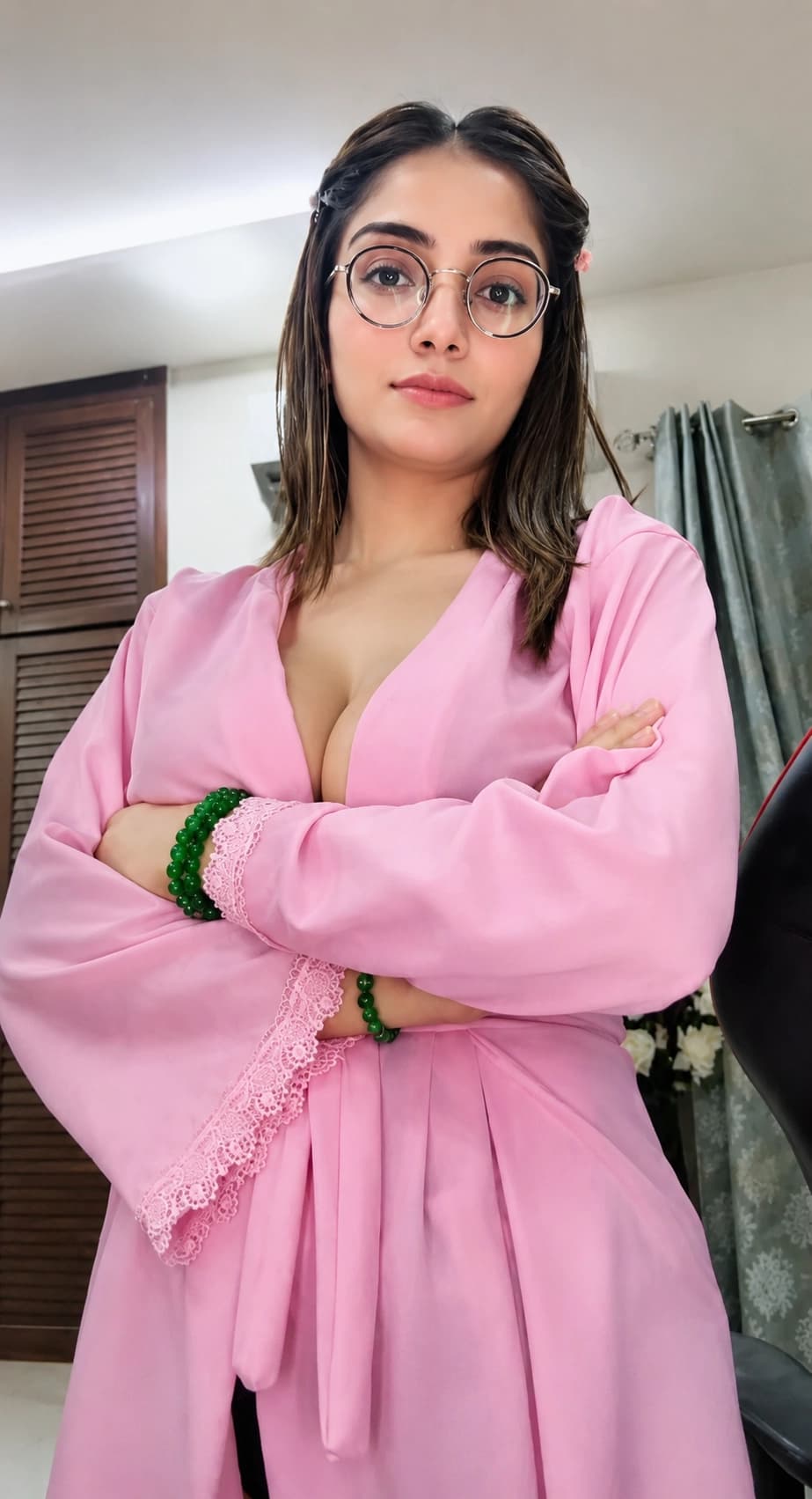 Featured image for Mishoo Khalifa Interacting with Fans and Teases Perfect Boobs on Live Show