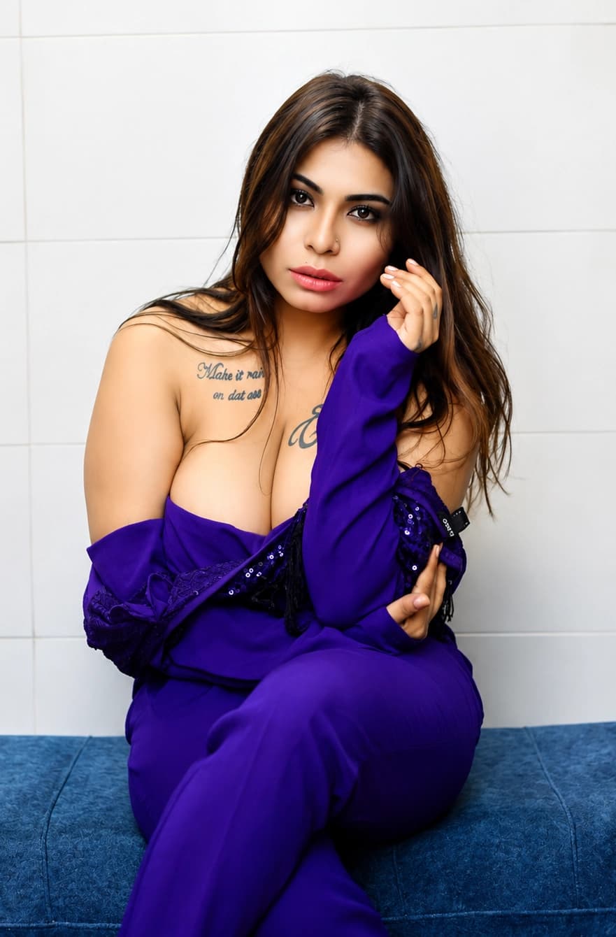 Featured image for Desi Onlyfans Model Anam Khan Gagging on Cock Exclusive Leaked Blowjob Video