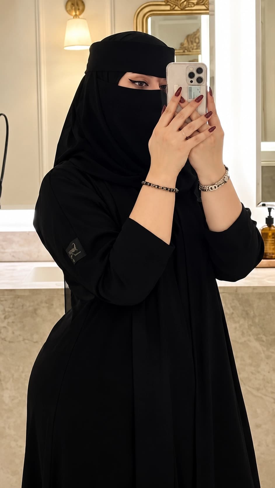 Featured image for Hot Hijabi Girl Streaming Live Pressing Big Boobs and Showing Off Her Phat Ass