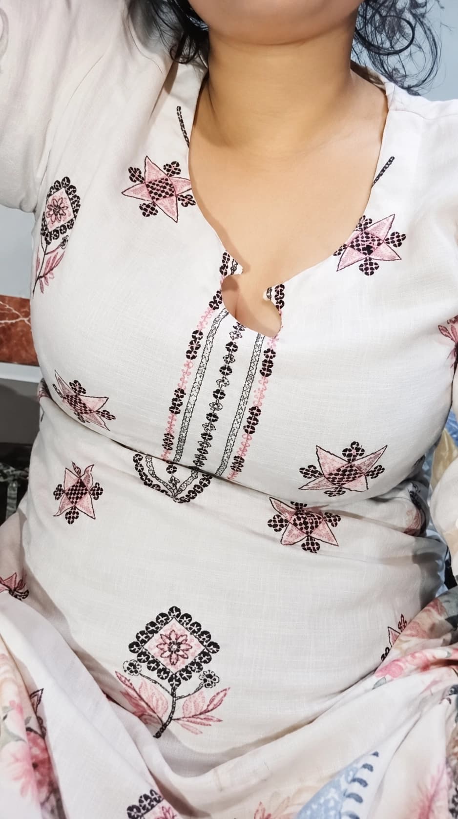 Featured image for Desi Milf on Tango Strips Nude Revealing Her Juicy Boobs and Pink Pussy Live